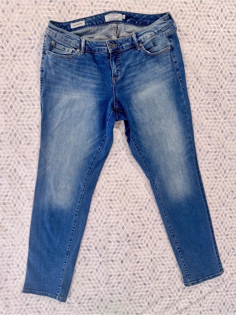Torrid Boyfriend Jeans Medium Wash Relaxed Straight Denim Size 16R